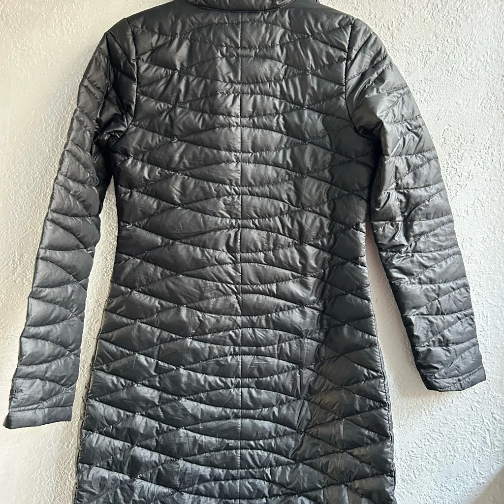 Patagonia Women's Black Puffer Coat - Image 8