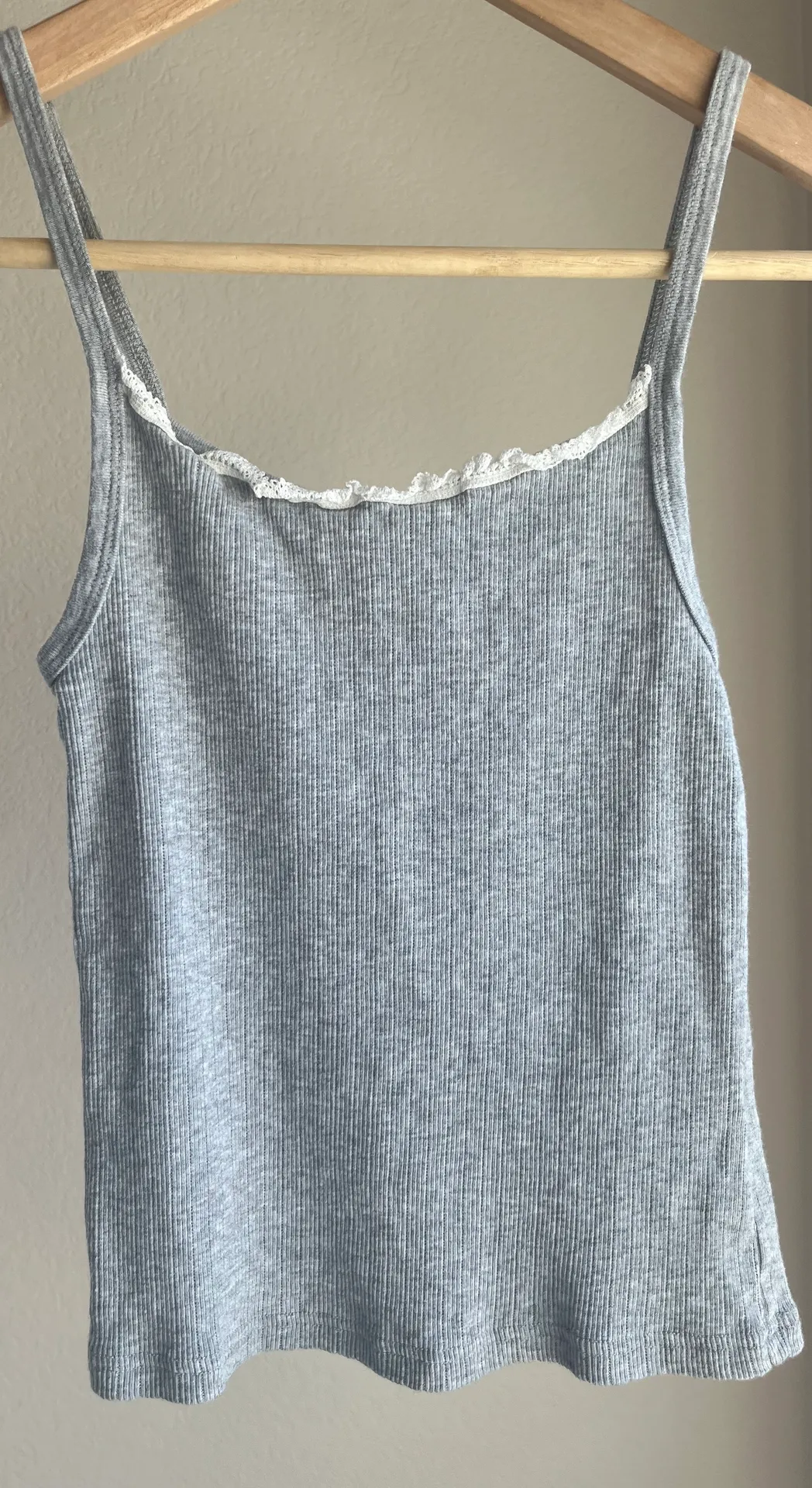 Brandy Melville Grey Lace Tank - Image 4