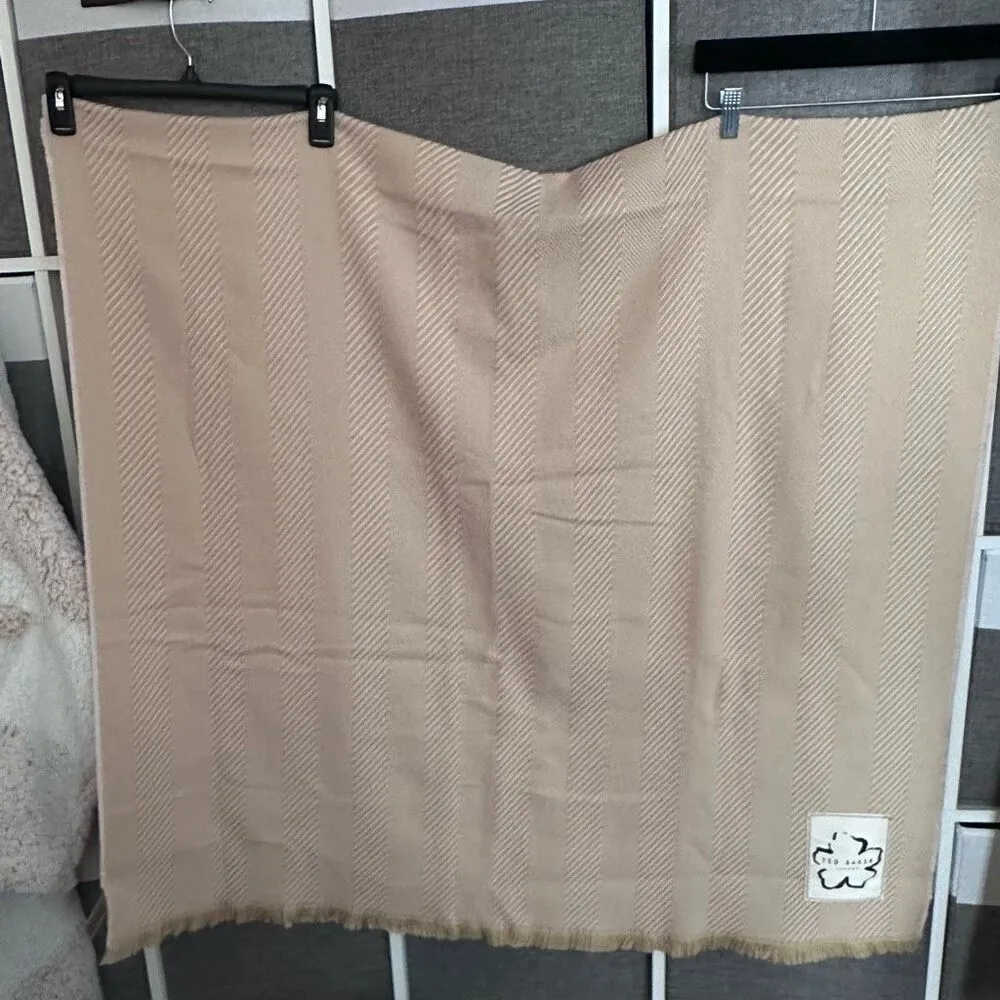 Ted Baker Women's Oversized Hety Herringbone Scarf Pink & Tan - Image 3