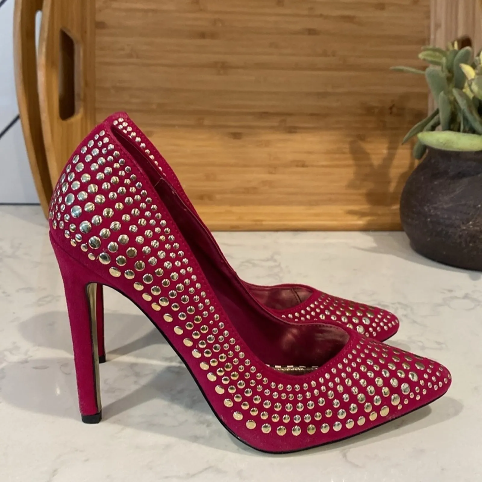 Betsey Johnson Faalyn Fuschia Studded Pointed Toe heels rocker size 6.5 quirky - Image 3