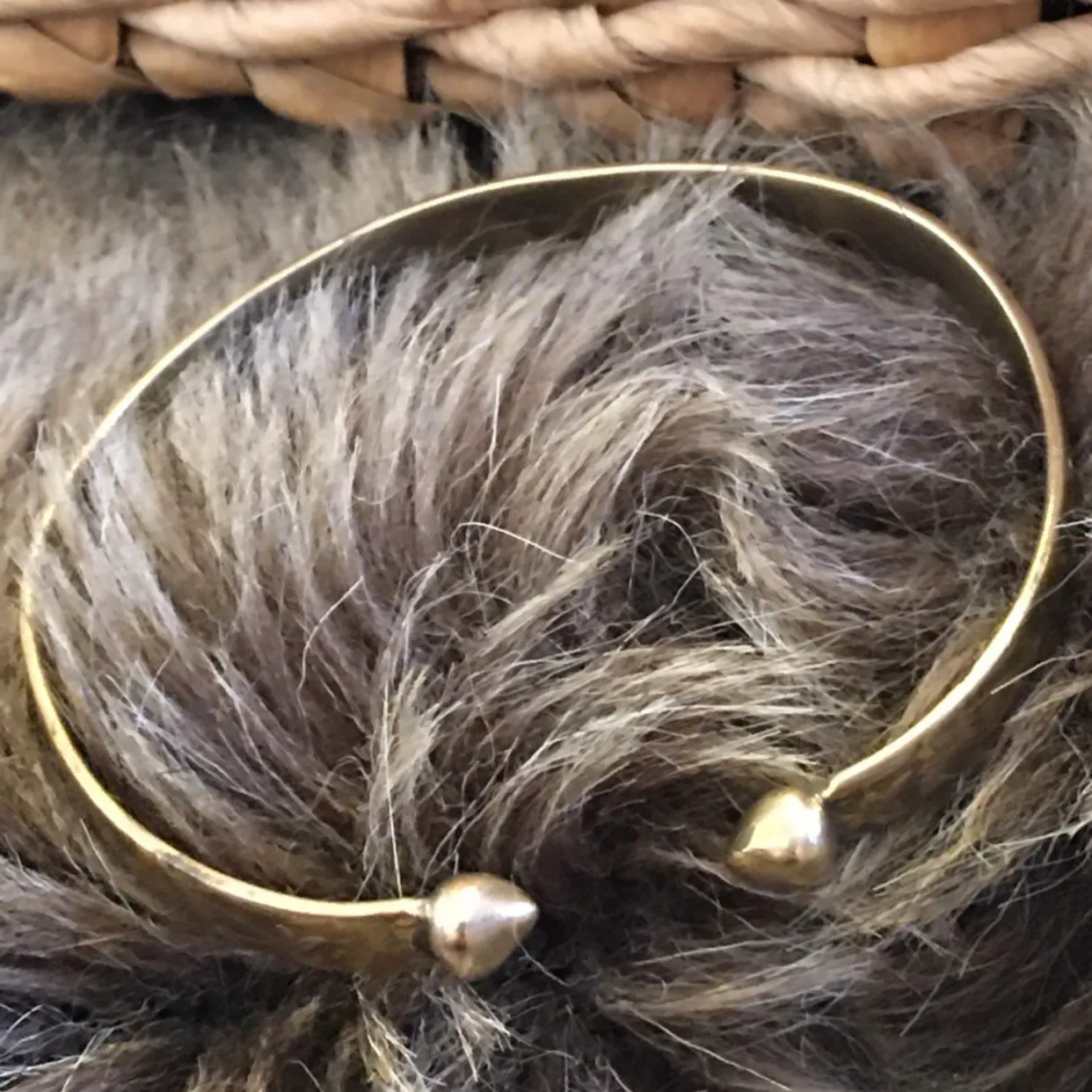 Victorian era 18CT gold ball end torque bangle - Image 12