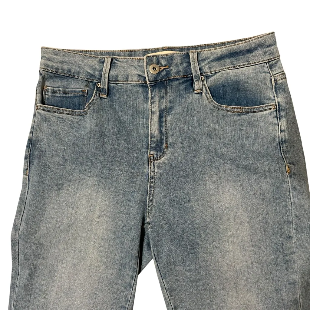 Charlie B High Rise Floral Embroidered Cuffed Light Wash Cropped Jeans, Sz 8 Blue - Image 7