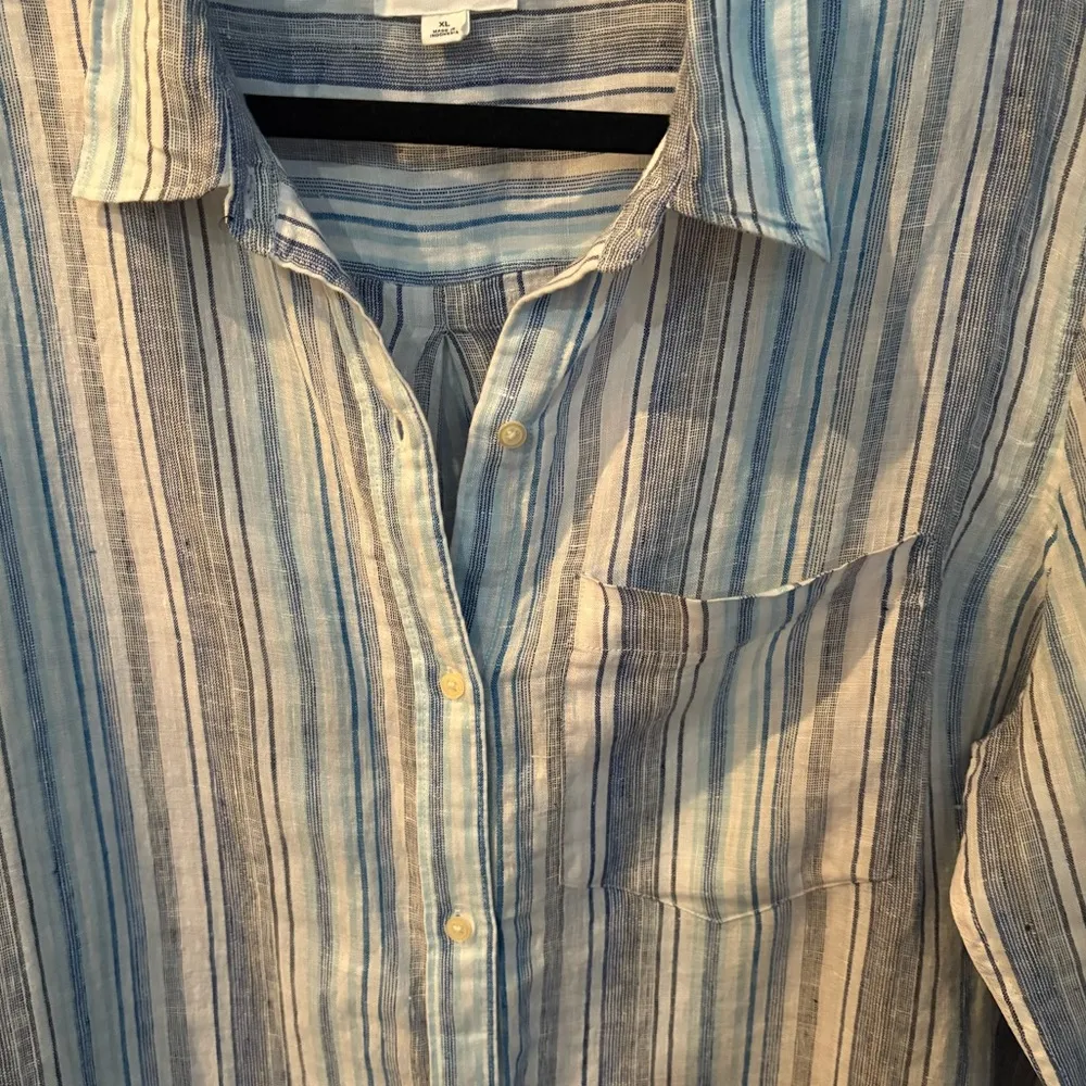 GAP Woman’s Boyfriend Linen Shirt in Size XL - Image 2