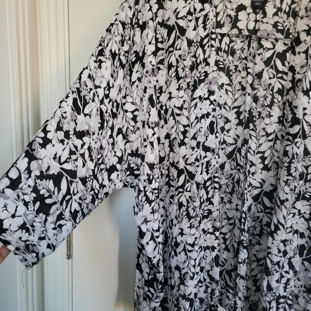 Lane Bryant 18 20 Floral Black and White Women's Cardigan - Image 5