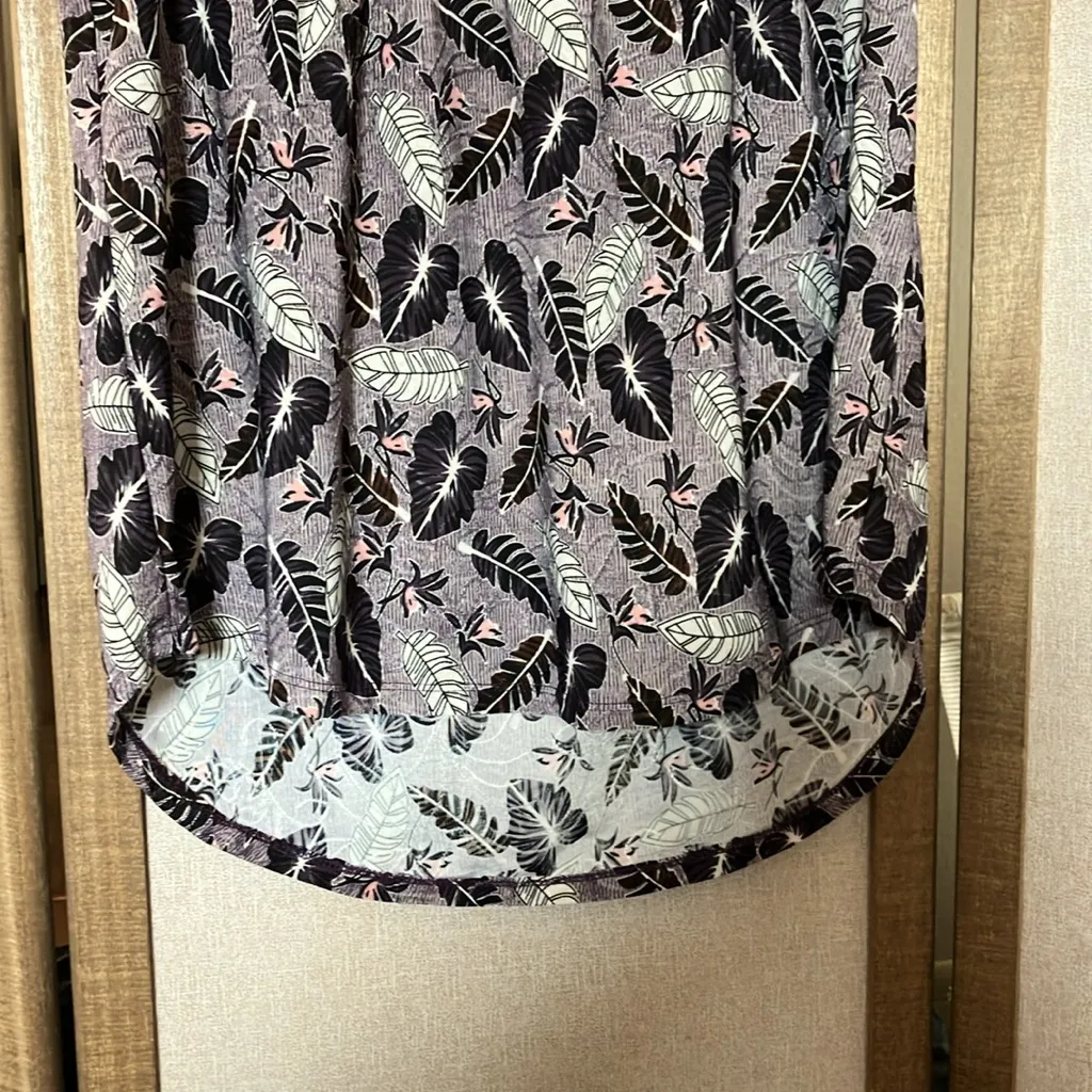 Notations Black and White Sleeveless Blouse with Mandarin Collar small - Image 3