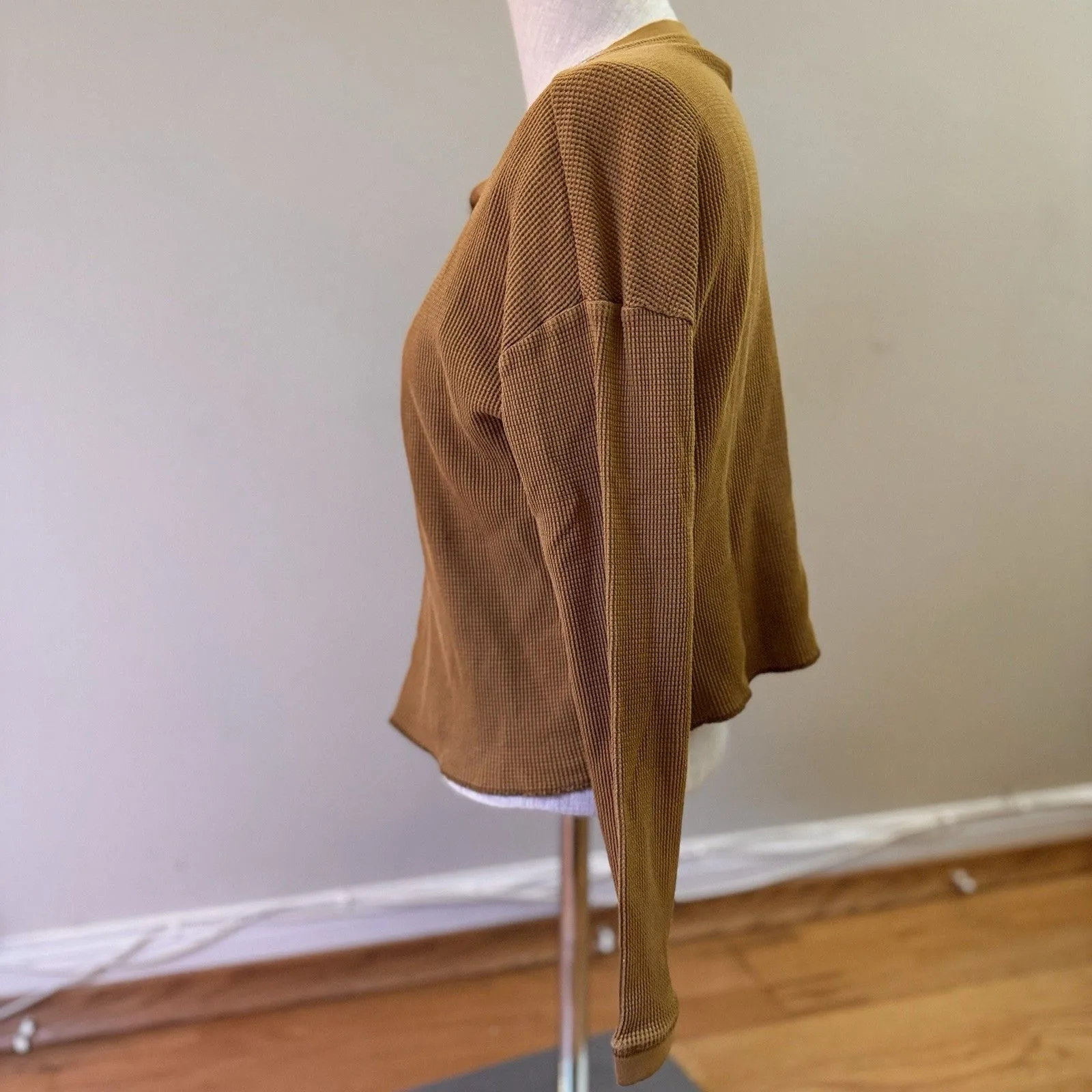 Everlane Women’s Organic Cotton Waffle Henley Long Sleeve Top Orange Brown S - Image 4