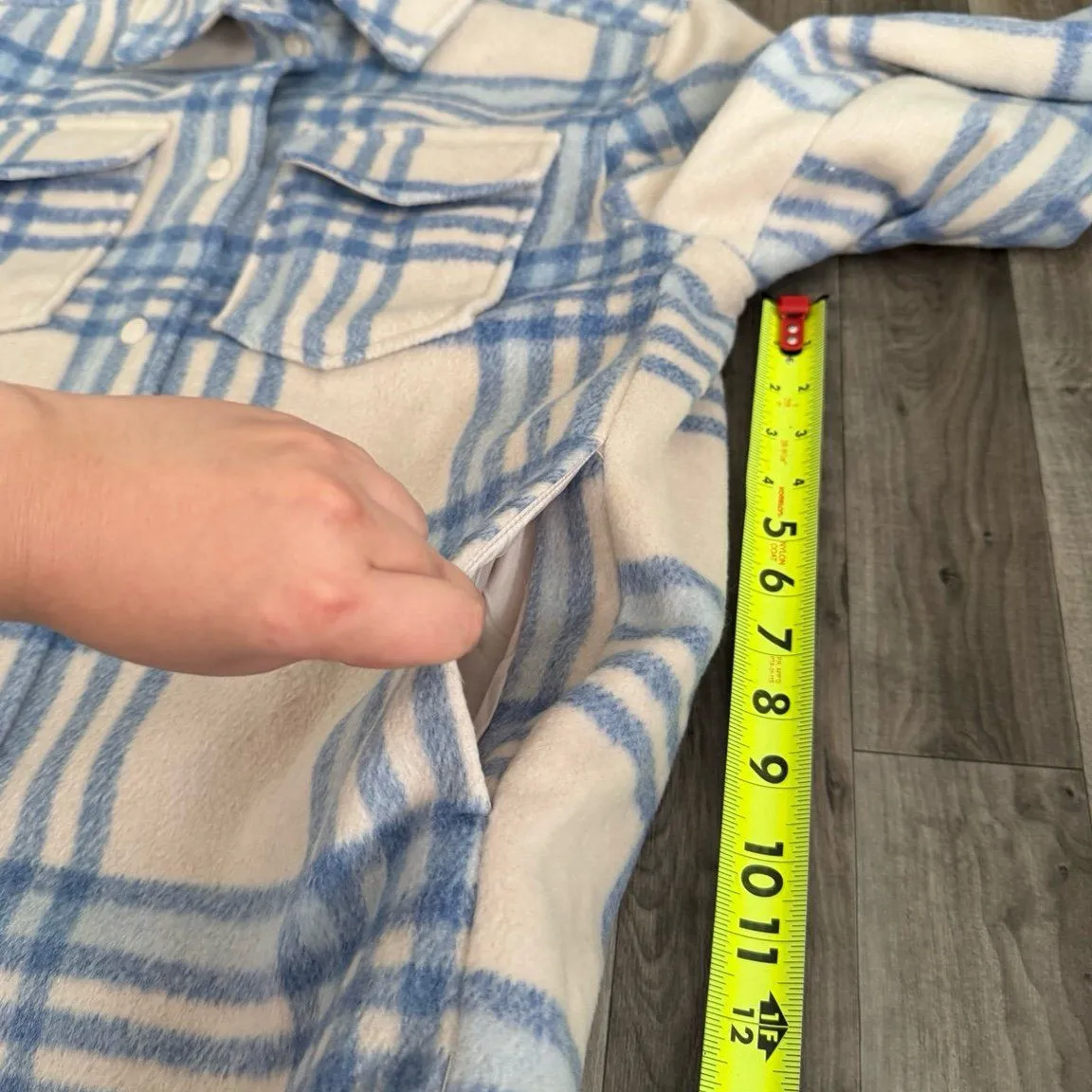 H&M blue and beige plaid button down shacket jacket - Image 7