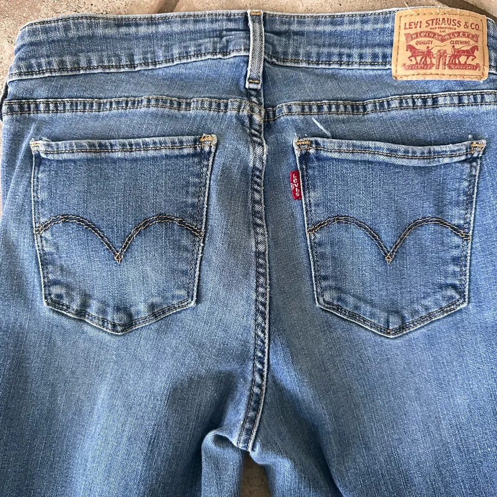 Levi 711 skinny jeans - medium wash size 28 (W 28 L32) - Image 7