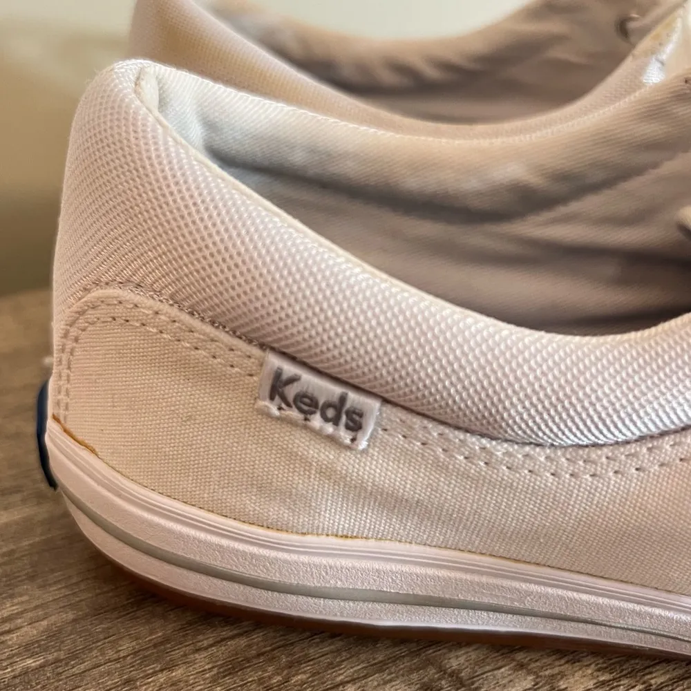 Keds White Canvas Sneakers Tennis Shoes Women’s Size 8.5 DIY Project - Image 2