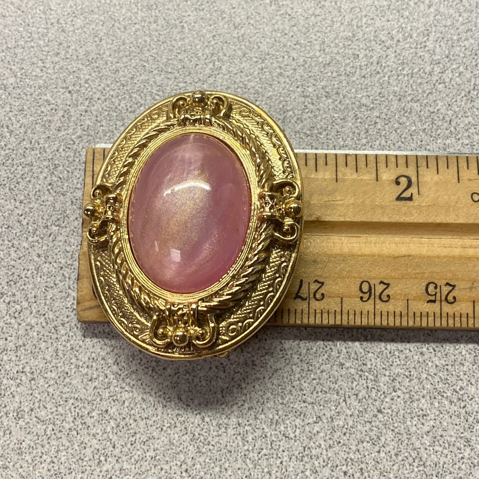 Vintage Gold Tone Oval Pink Iridescent Cabochon Brooch Pin Filigree Accent - Image 6