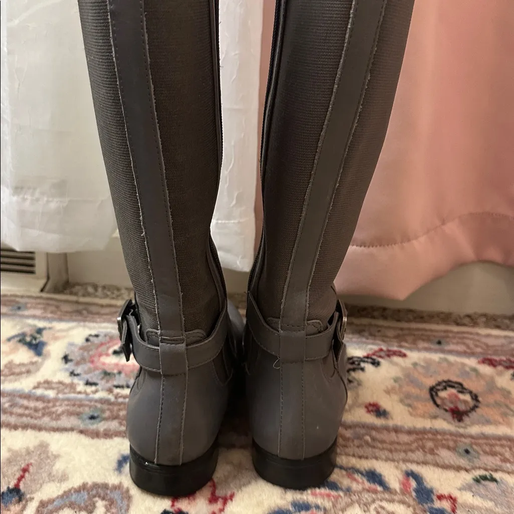 Isaac Mizrahi   Gray Heeled leather Boots 5.5M - Image 5