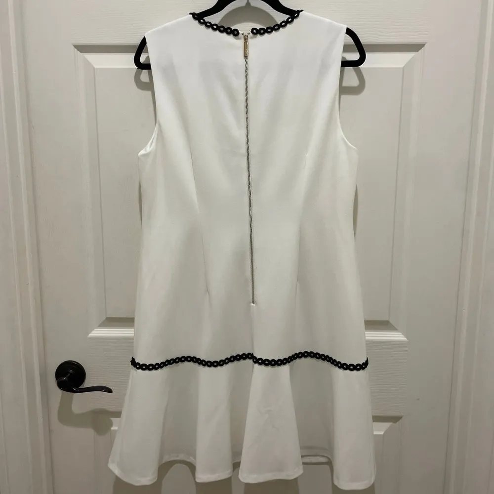 Calvin Klein White & Black Sleeveless V-Neck Shift Mini Dress - Image 2