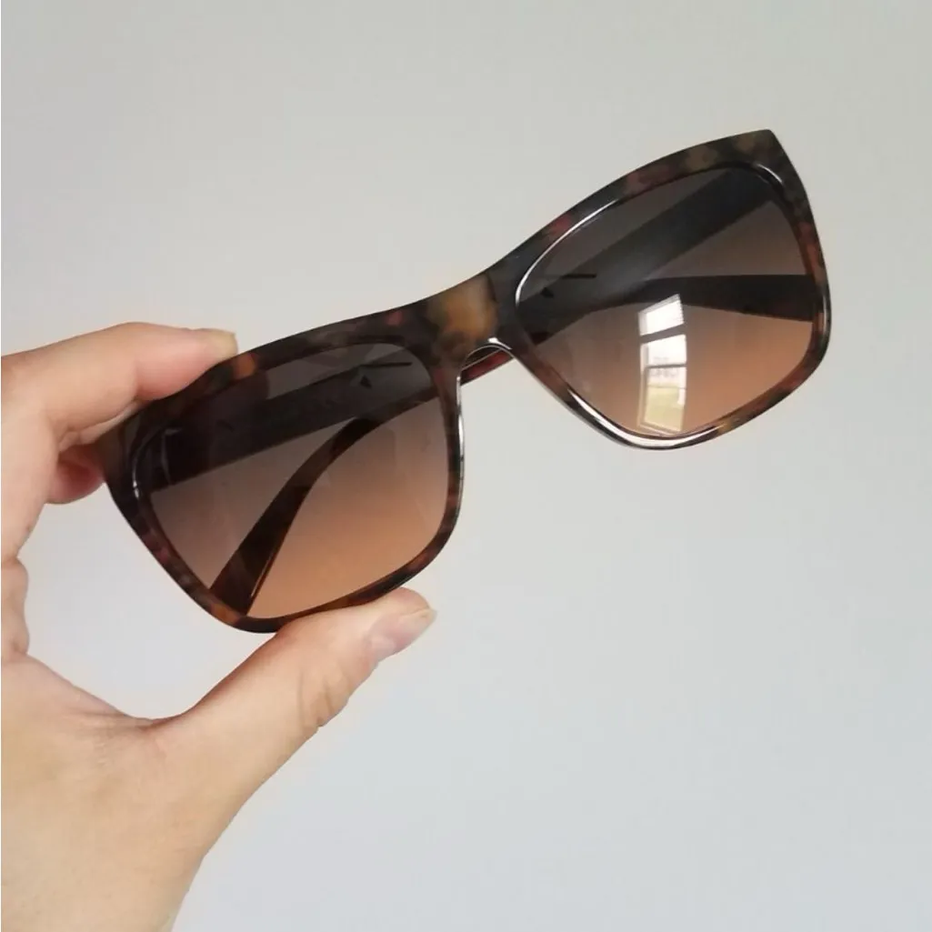 Tory Burch square Tortoise Sunglasses with Case - Image 2