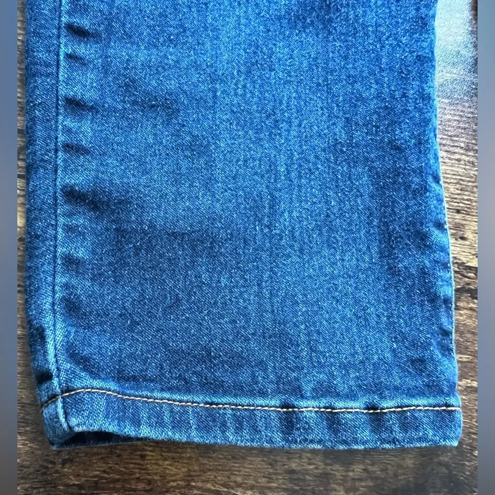 Michael Kors  | woman’s denim Capri/cropped  pants. Size: 8. - Image 13