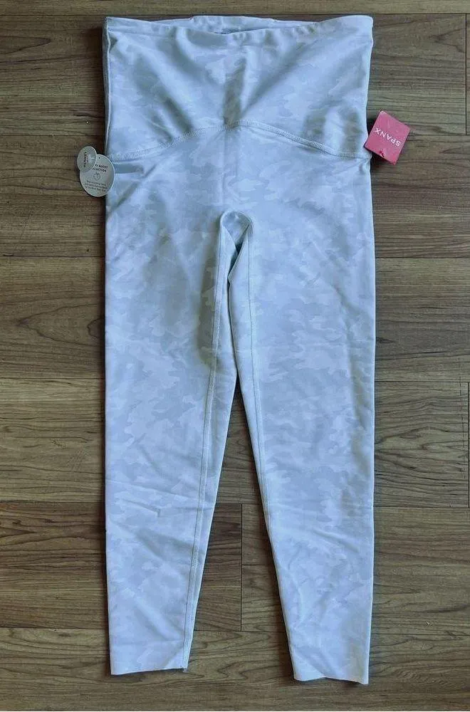 NEW  Women's Booty Boost Active Camo
7/8 Leggings - Image 2