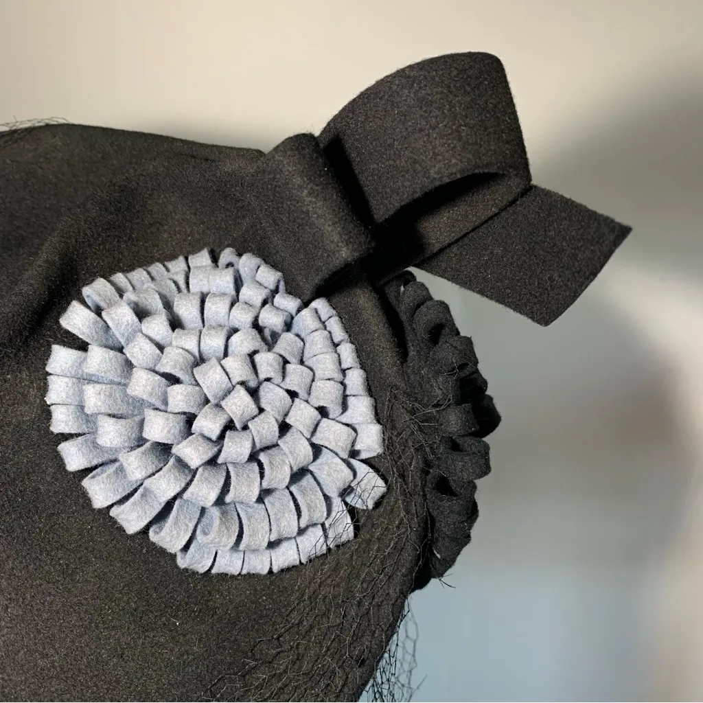 Vintage Janyth Roy Jr New York Merrimac Hand Blocked Hat With Veil Bow & Flowers Black - Image 3