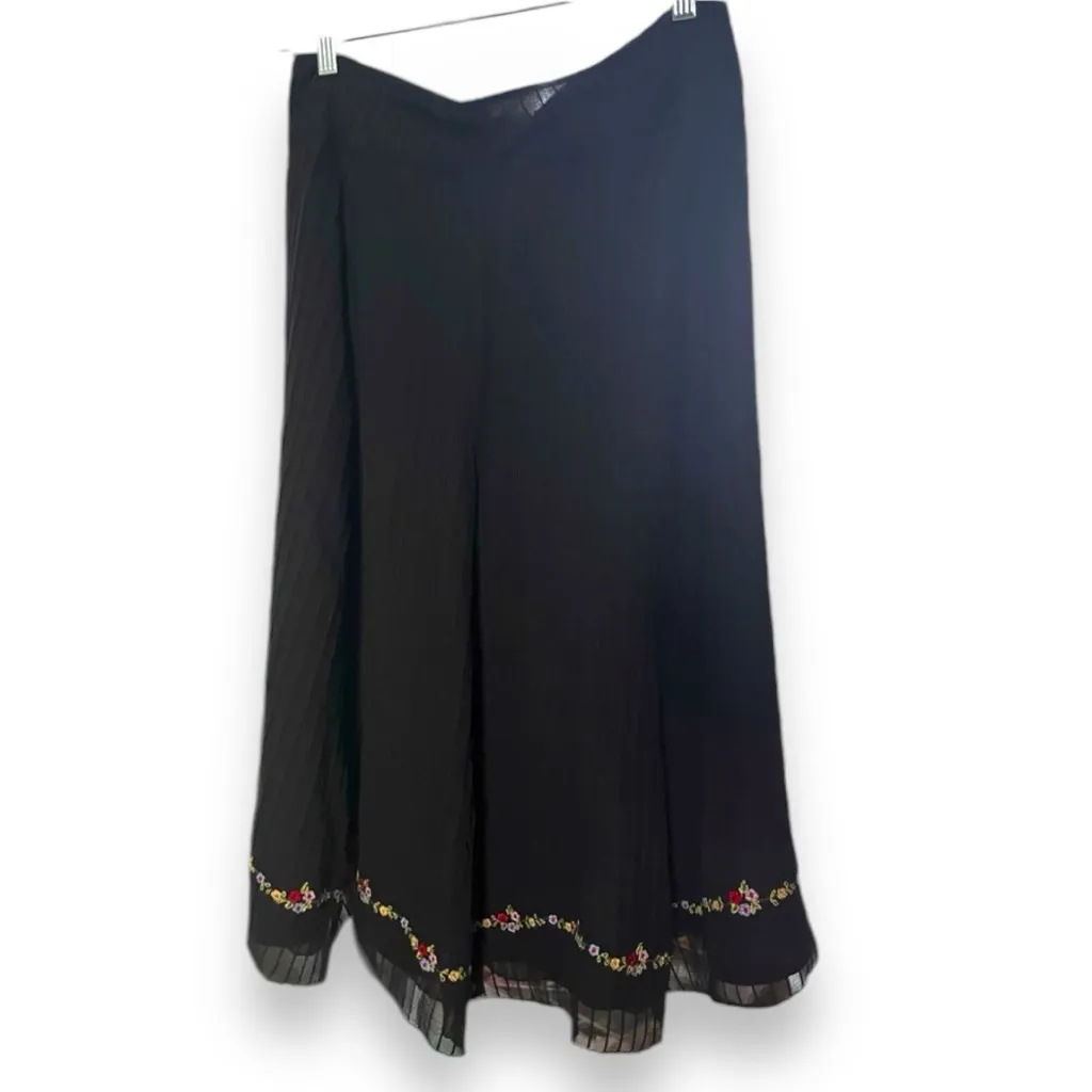 Silk Pleated Floral Embroider Skirt Size 8 Black - Image 2