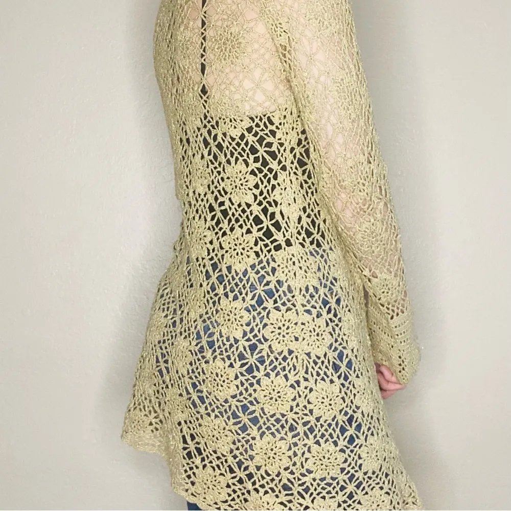Karen Kane  Tan Gold Metallic Long Hippie Y2K Crochet Ruffle Open Cardigan - Image 4