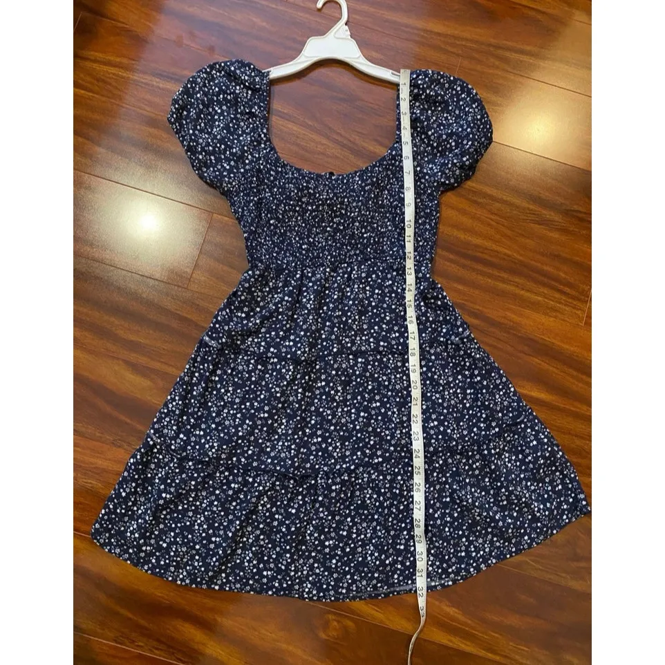 Hollister floral short mini dress with open back and tie Size Medium - Image 7