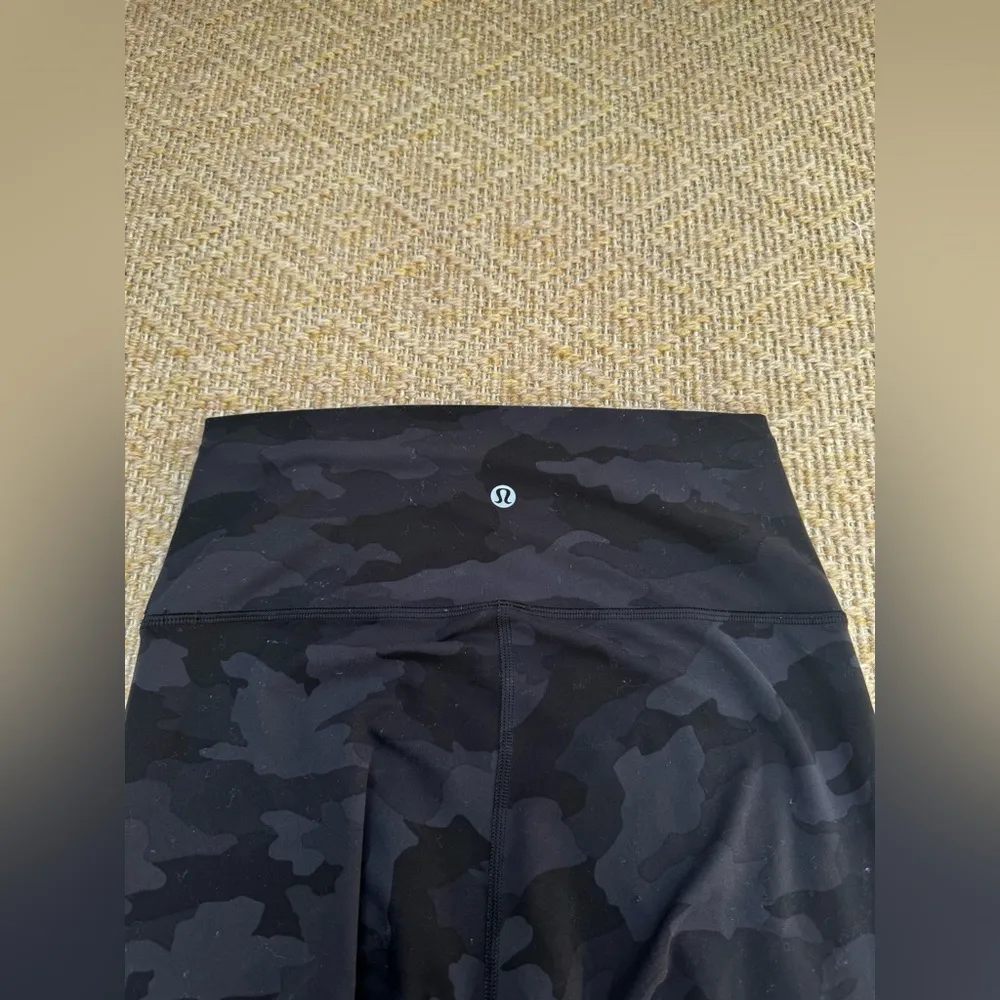 Lulu Lemon Align HR Pant 23” Size 6 in Black Camo *STINGY LINT - Image 5