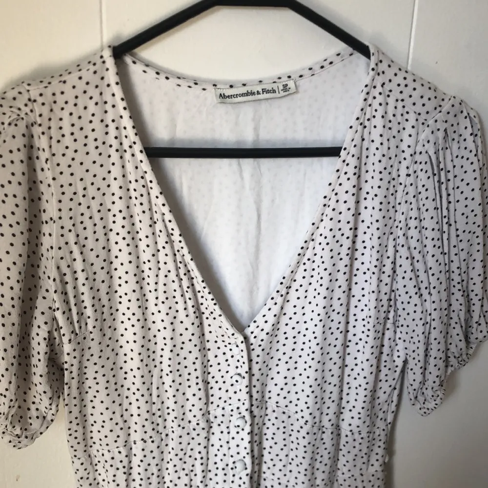 puff sleeve dress white with black dots - Image 4