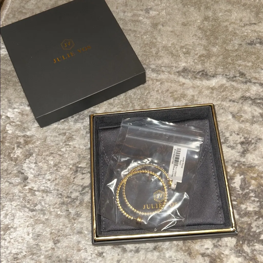 julie vos juliet gold/pearl hoops Gold - Image 2