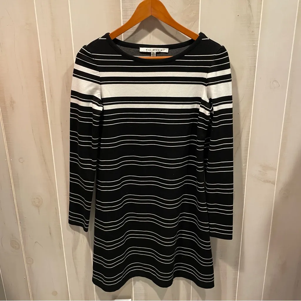 Super cute contrast stripe Max Studio shirt dress good quality long sleeve - Image 8