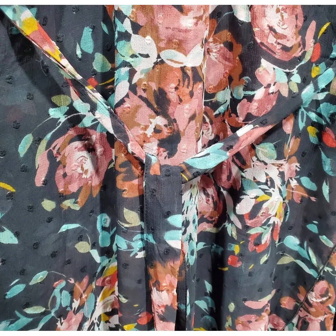 Torrid Faux Wrap Dress Swiss Dot Floral Dark Grey Sz. 2 Pockets Hi-Lo Tulip‎ Hem - Image 9