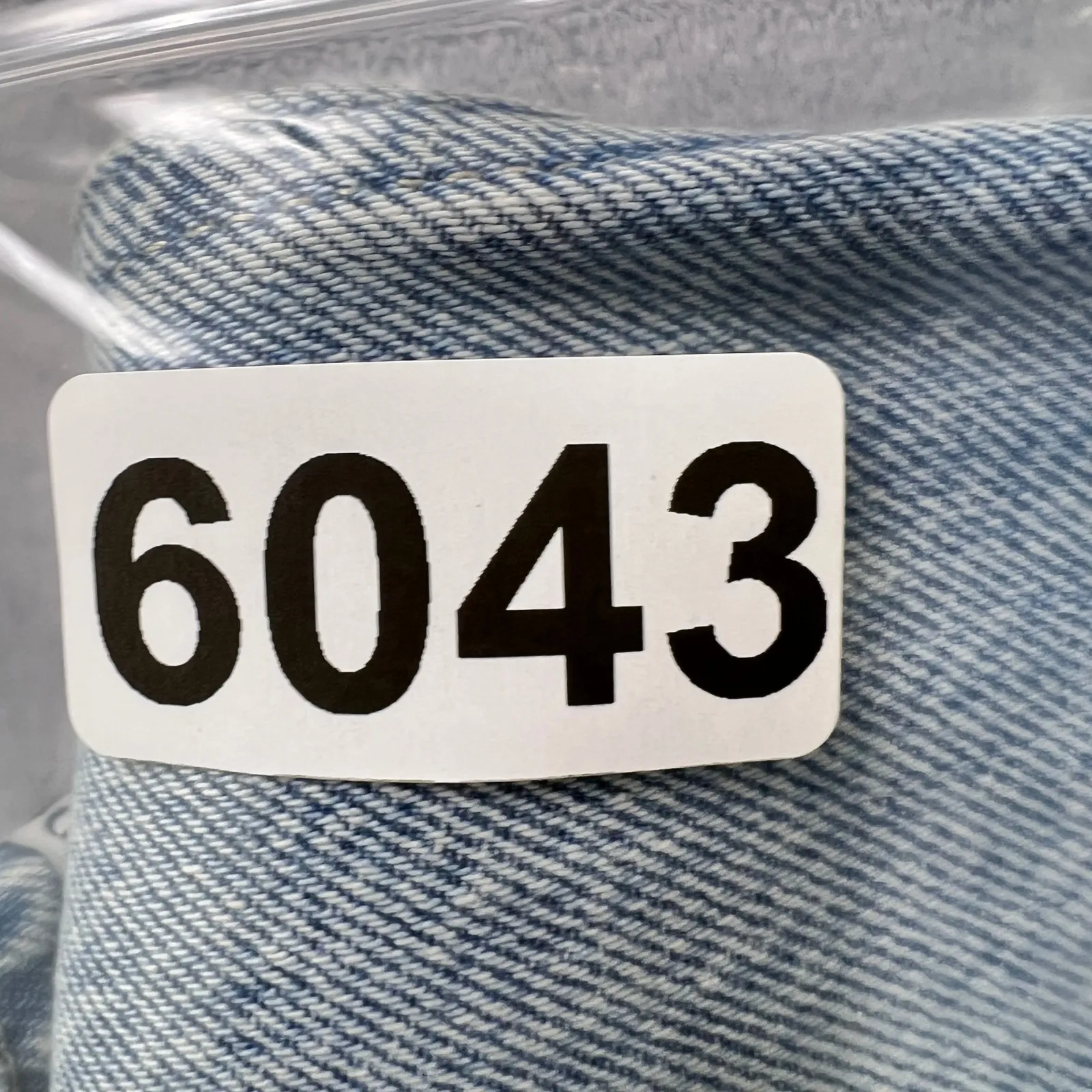 Zara Women's Denim Jeans US 8 Light Wash High Rise Straight Leg Raw Hem Everyday - Image 8