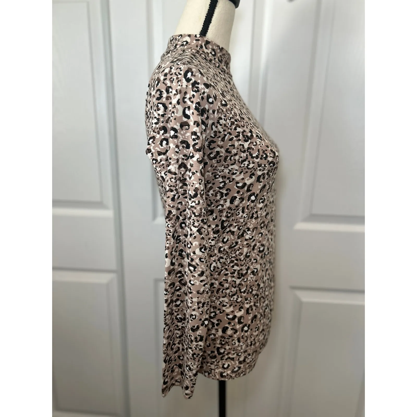 Coolibar UPF 50 Animal Print Long Sleeve Islandia Turtleneck‎ style 10472 Tan Size XS - Image 2