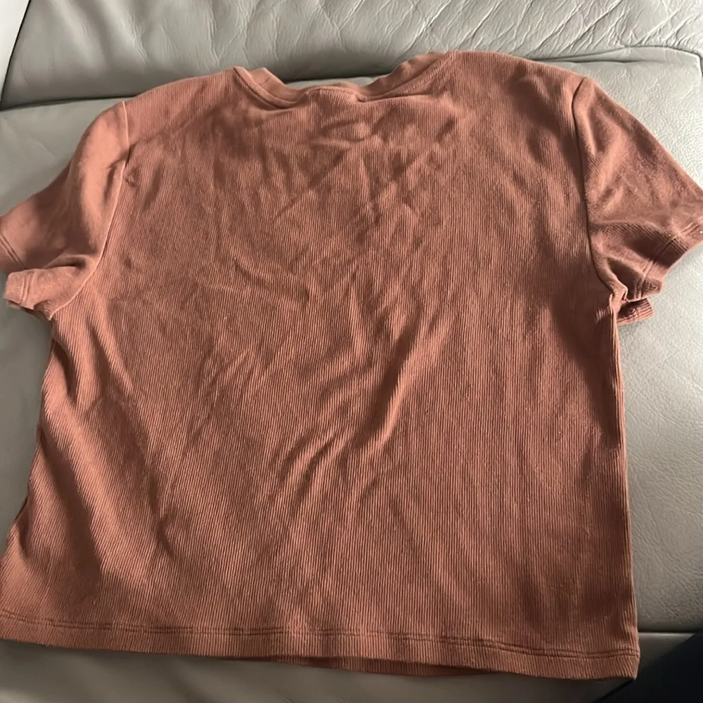 Aritzia Tna tee shirt size L Brown Size L - Image 3