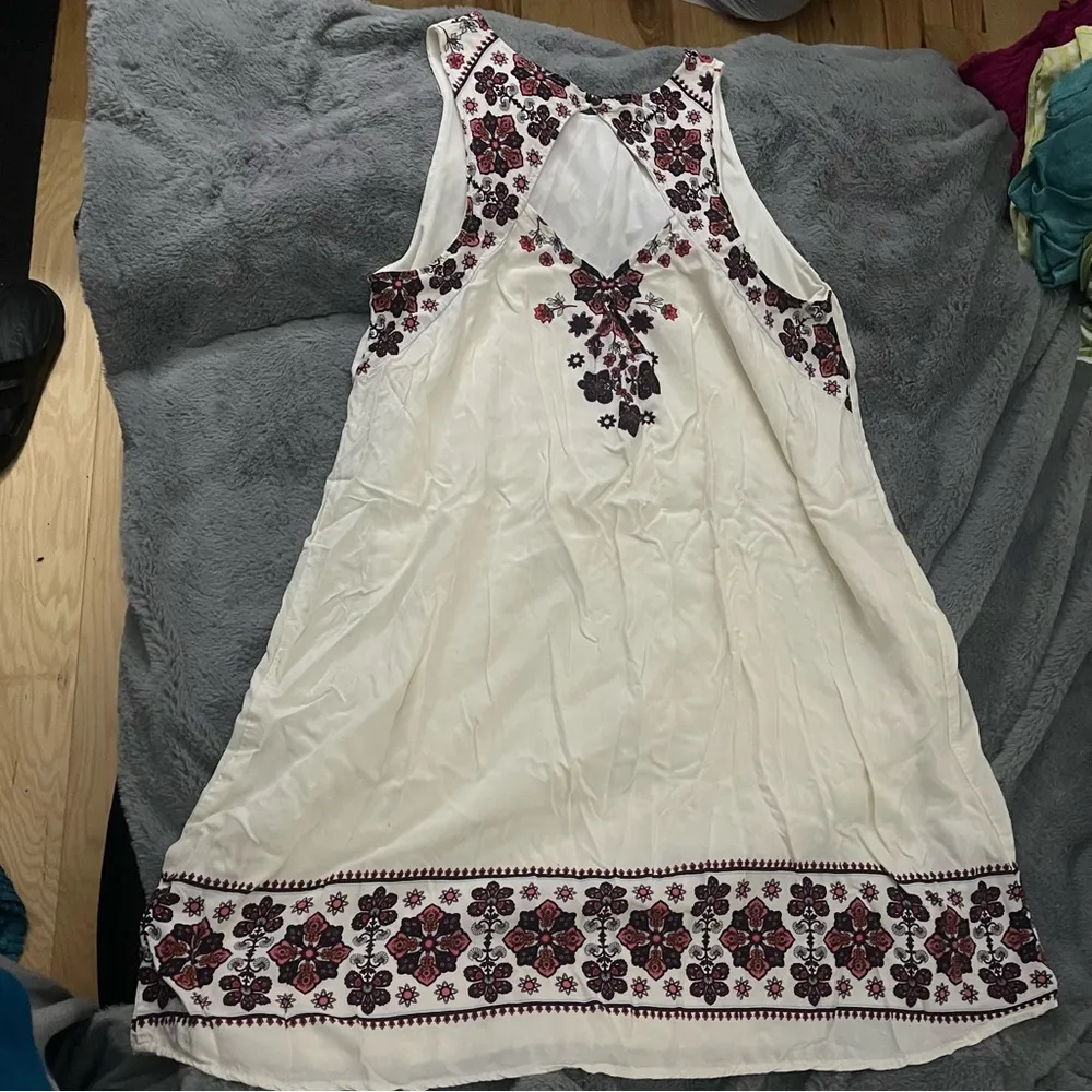 Xhileration white Boho Embroidered sleeveless dress Size XL - Image 5