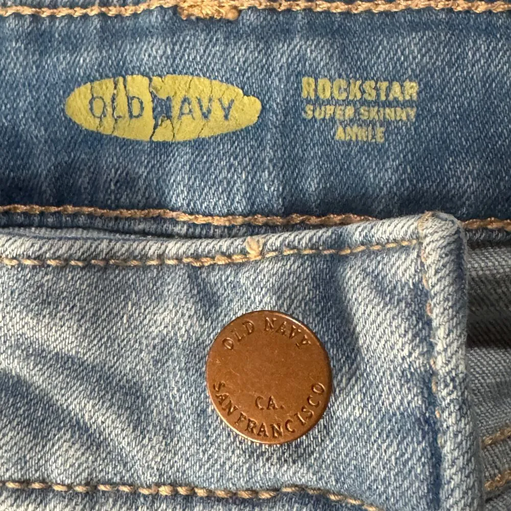 Old Navy SZ 4 Rockstar Jeans Super Skinny Ankle Distressed Stretch Frayed Hems - Image 7