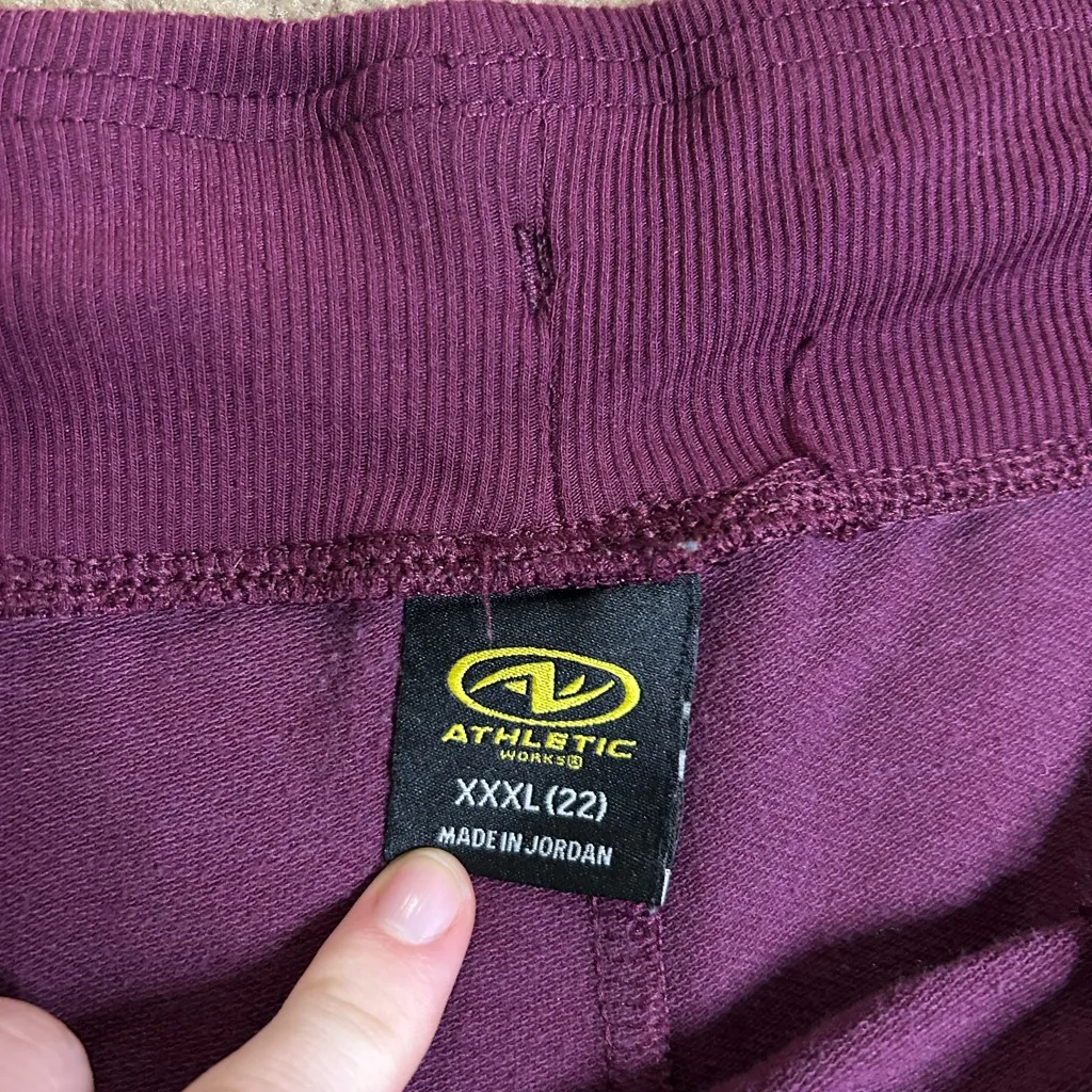 Athletic Works Women’s XXXL  Burgundy Bermuda Shorts With Drawstring & Pockets - Image 4