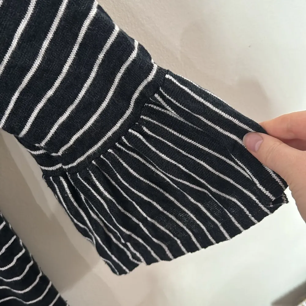 J.Jill Linen blend bell sleeve navy blue and white stripes light sweater Size M - Image 6