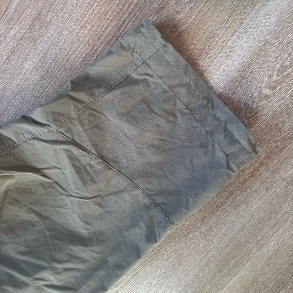 Mountain Hardwear Green Cargo Shorts - Image 7