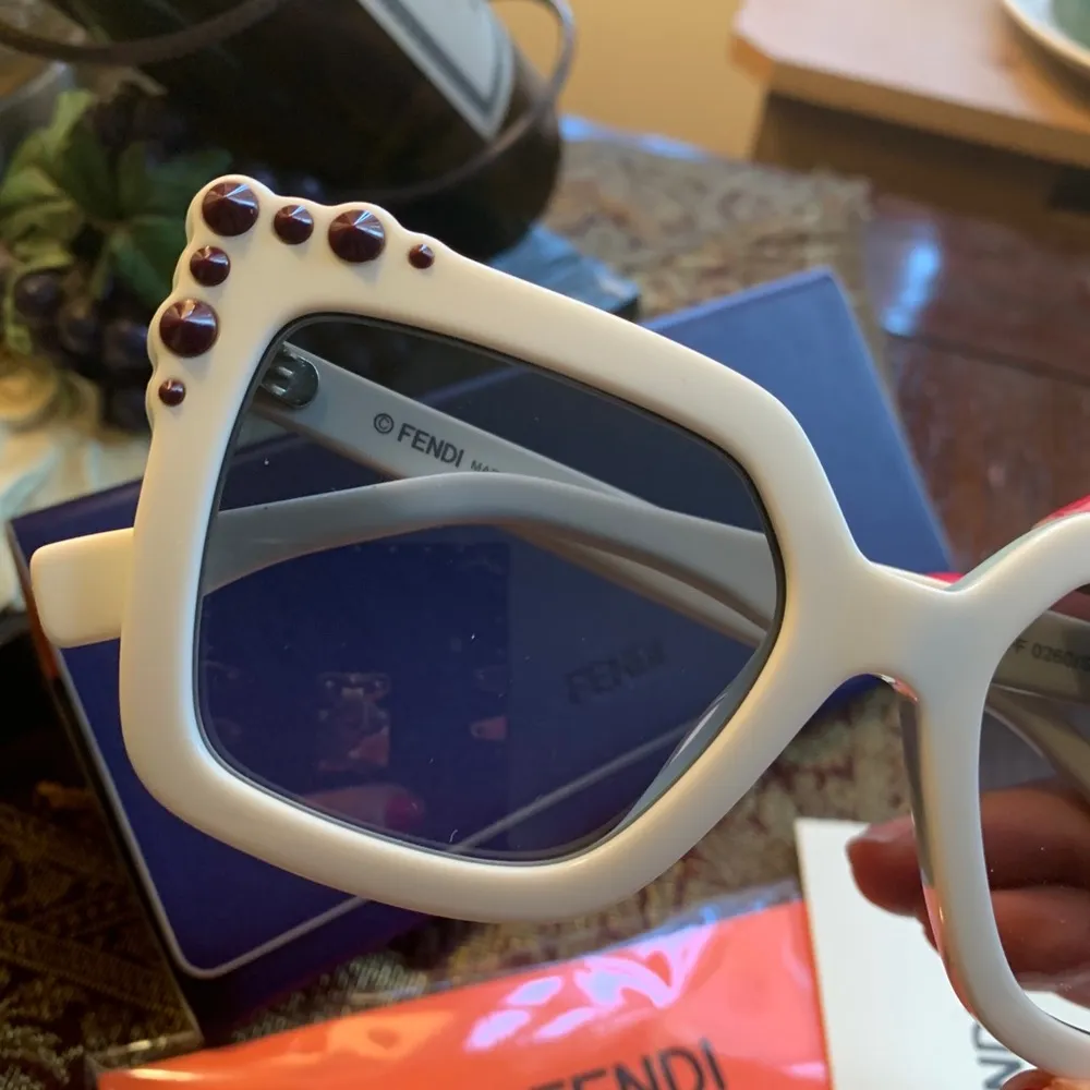 Authentic FENDI 52 Butterfly crystals acetate sunglasses - Image 5