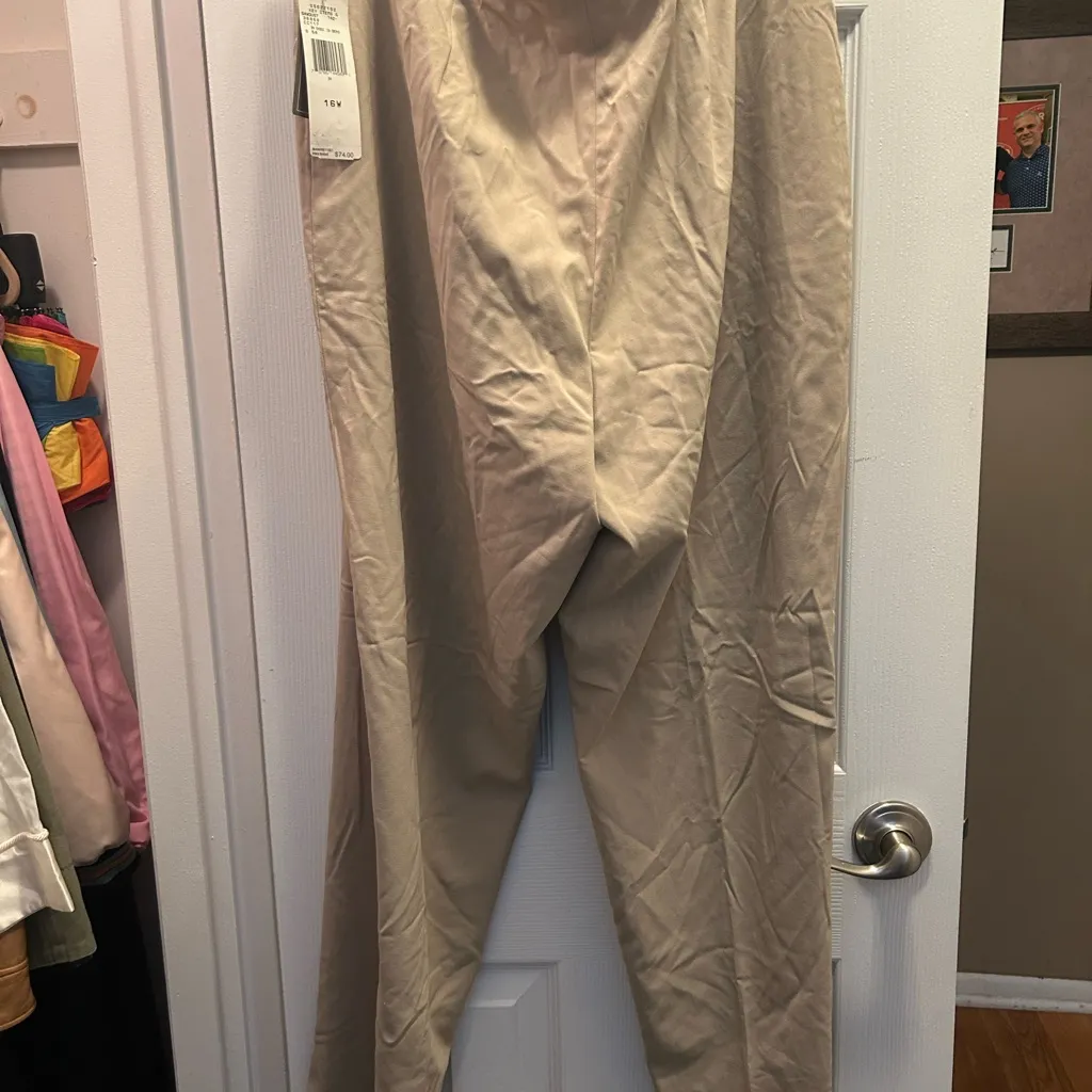 New Jones New York Sport Stretch Trousers in Beige | 16W - Image 4