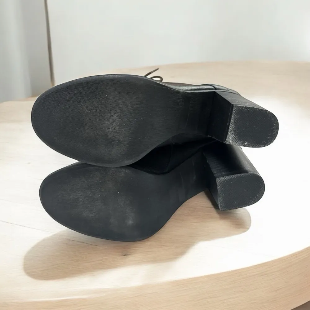 Apt. 9 Green and Black Ankle Boots with Chunky Heels and Lace-Up Design - Image 4