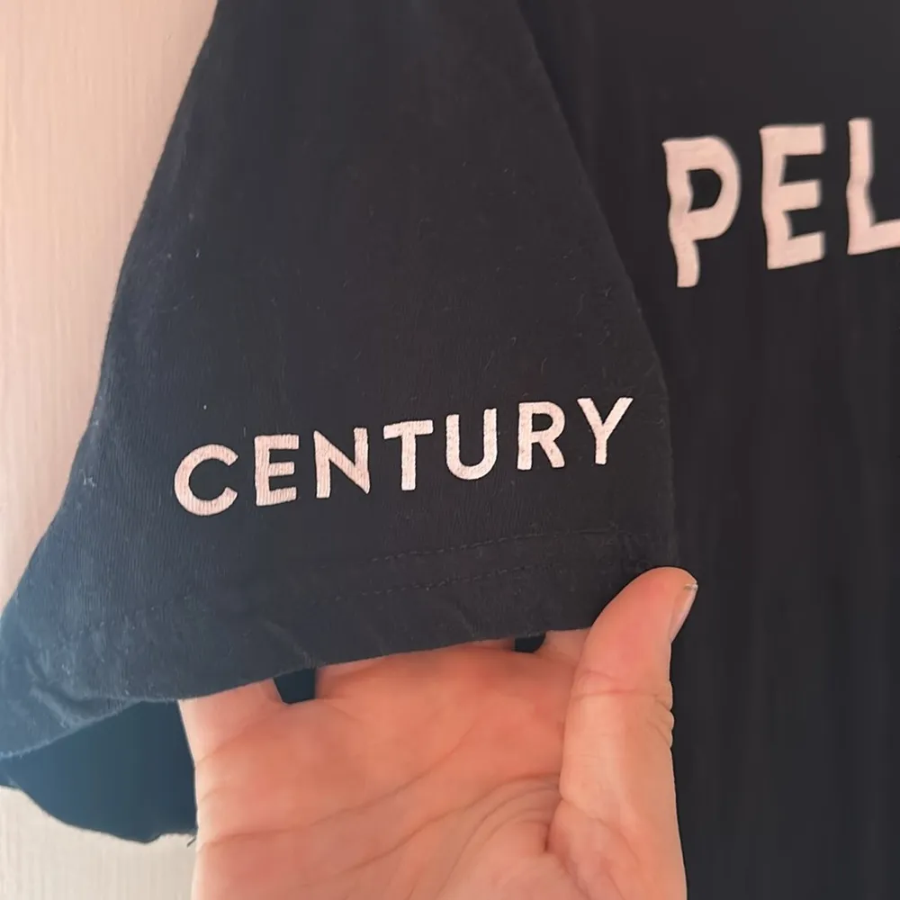 Peloton  ‘Reach 100’ Milestone Classic Short Sleeve unisex - Image 6