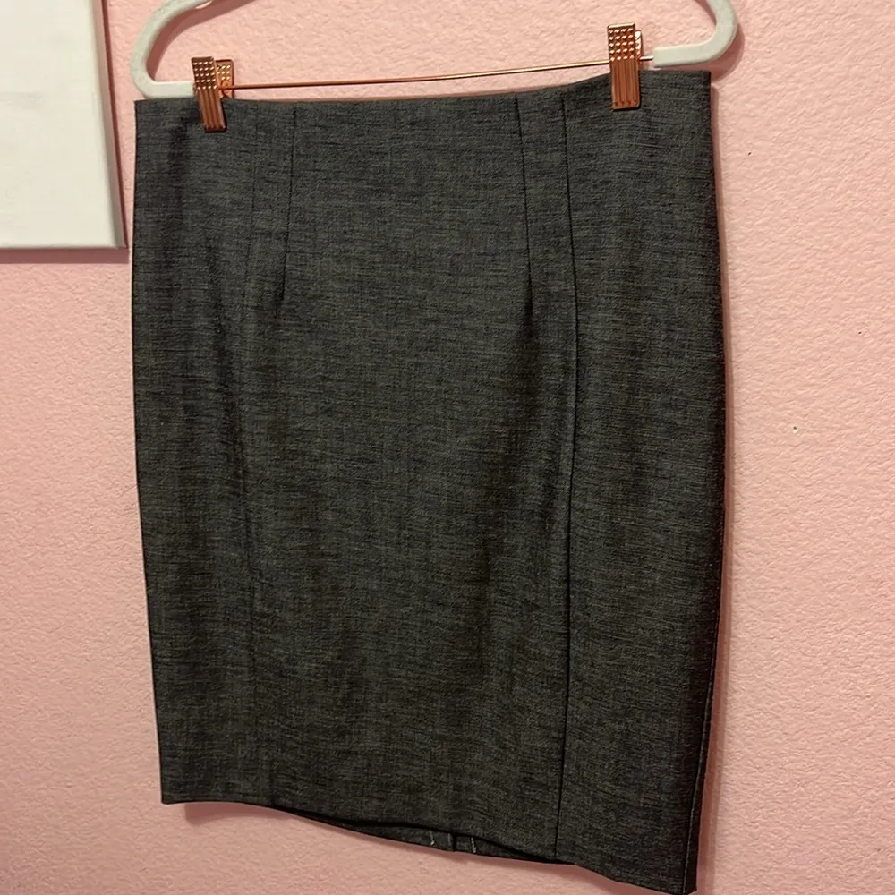 Express Gray Fitted Stretch Pencil Skirt. Size 8 - Image 2