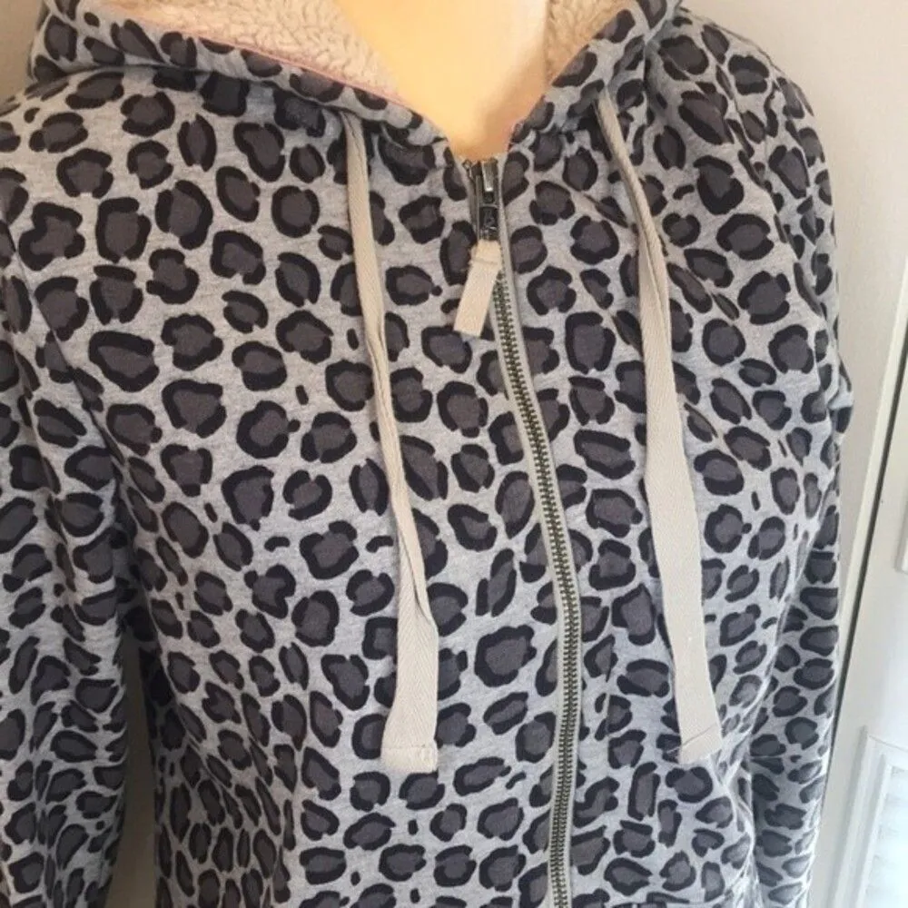 Boden Sherpa lined leopard print jacket with hoodie size 8 Gray - Image 4