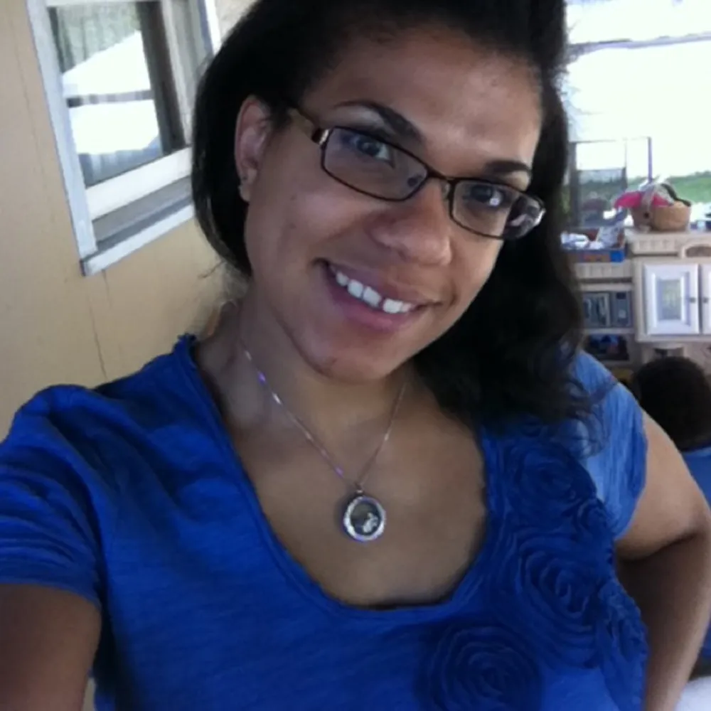 Old Navy flower appliqué tee - Image 6