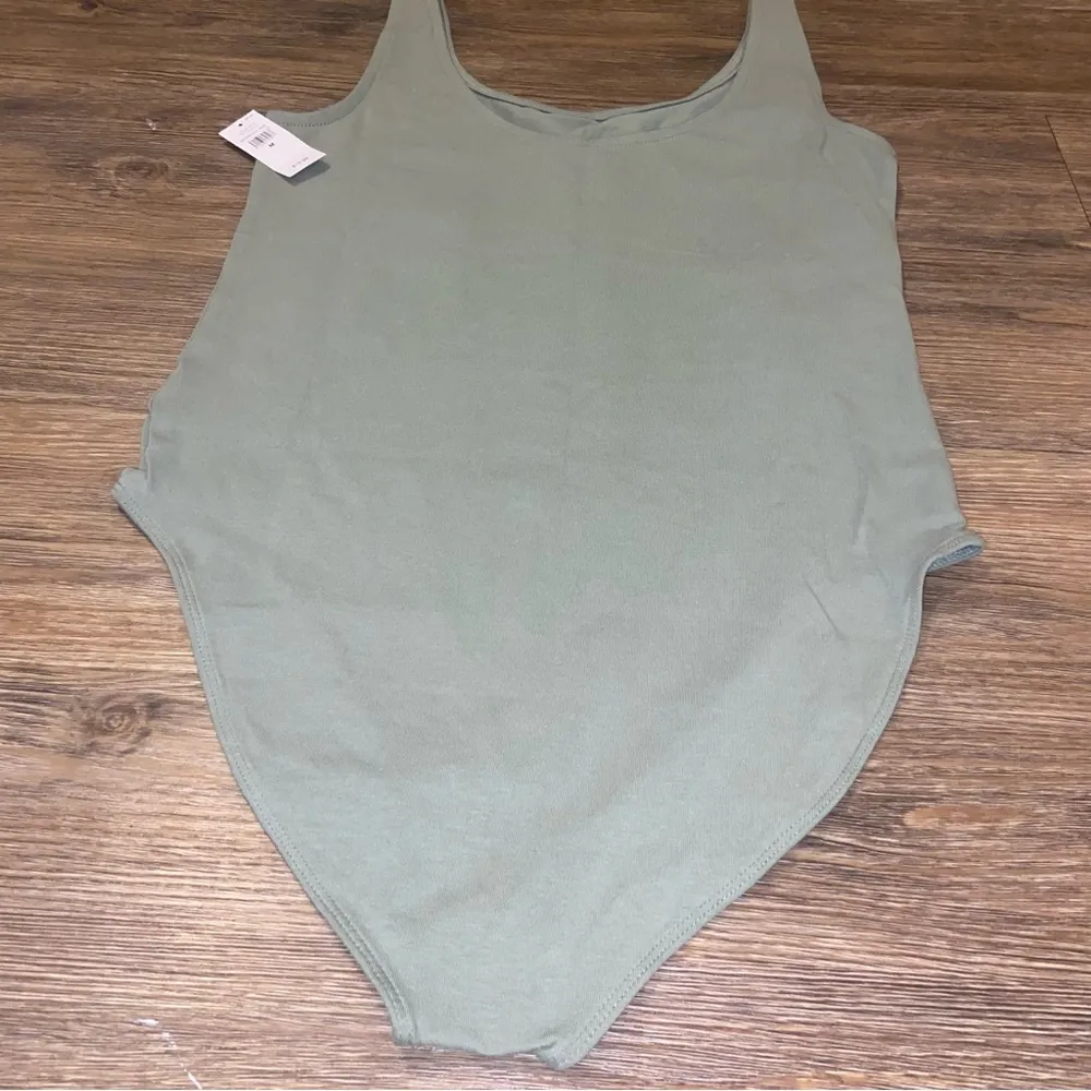 Gap NWT  Olive Green Bodysuit - Image 5