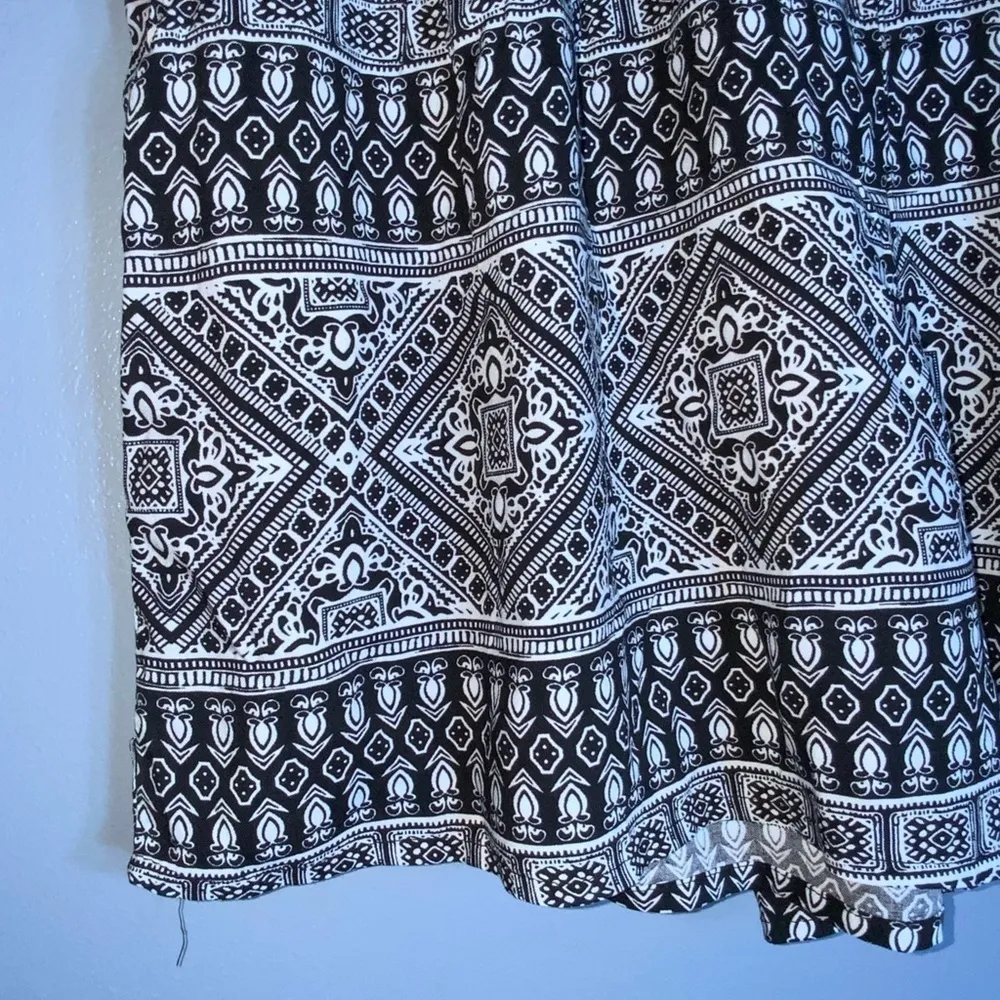 One 5 One Black & White Pull On Elastic Waist Flowy Shorts Pockets M - Image 3