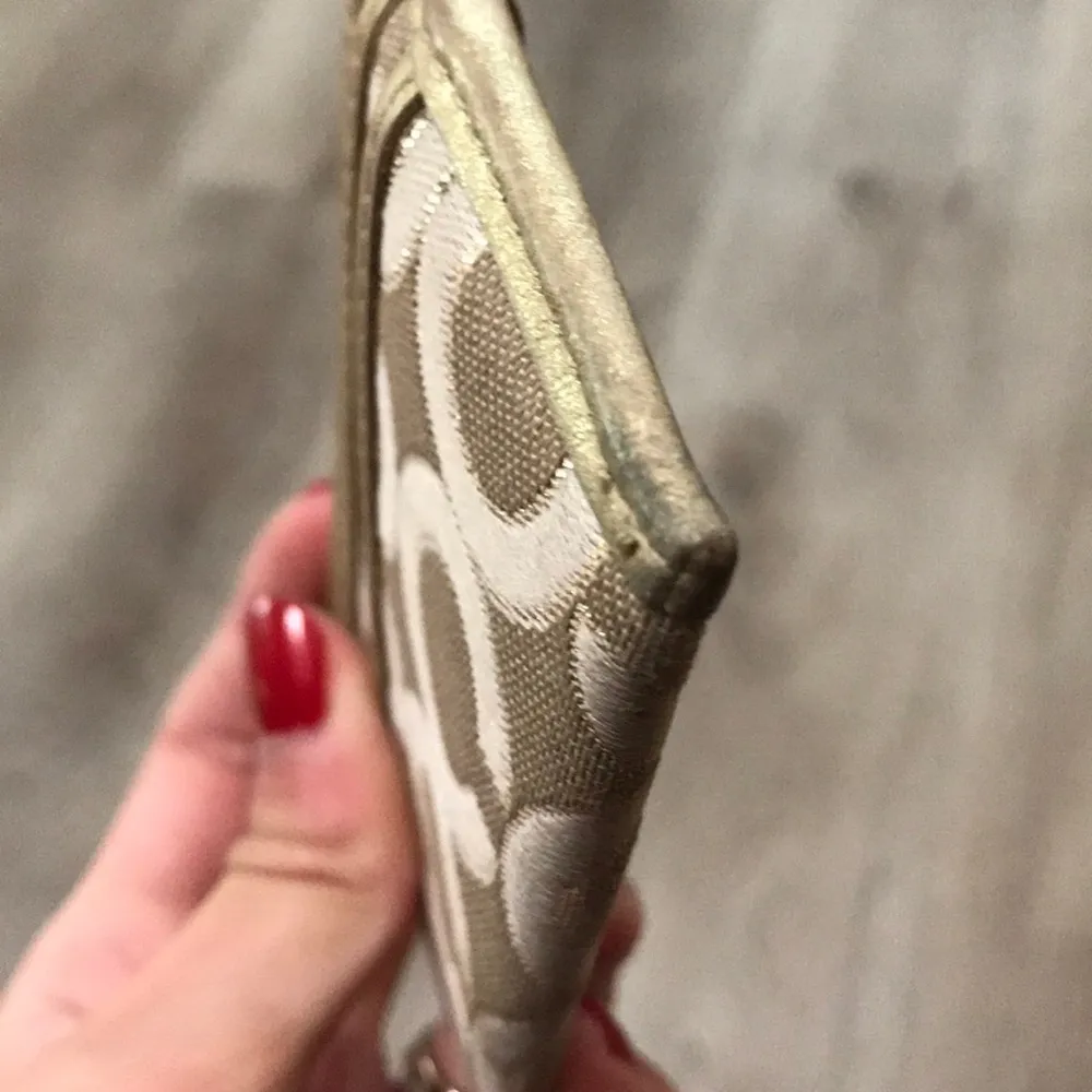 Coach  Gold Logo Card Holder Wallet - Image 4