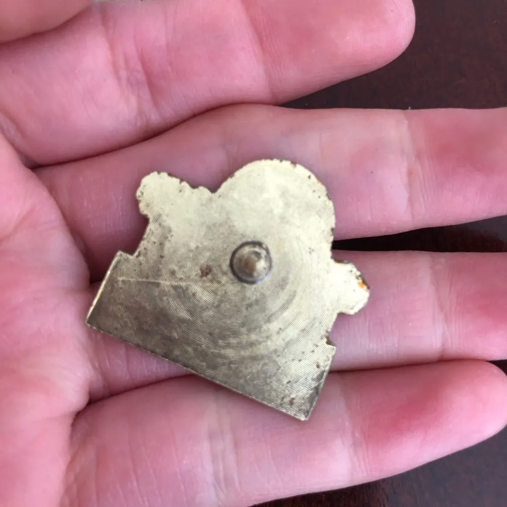 Vintage LES ROUTIERS Pin Red - Image 2