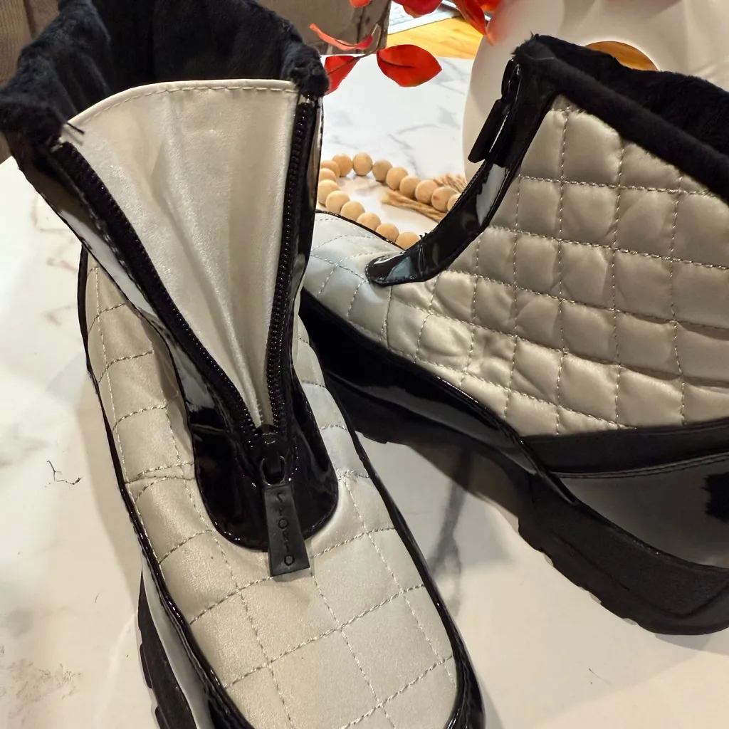 Quilted Black and White Boots Size 8 - Image 7