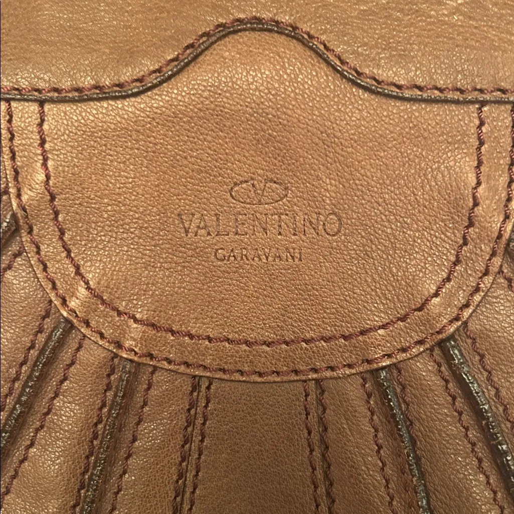 Valentino Garavani 1990s Brown Pleated Leather Shoulder Bag Tote Brass Hardware - Image 5