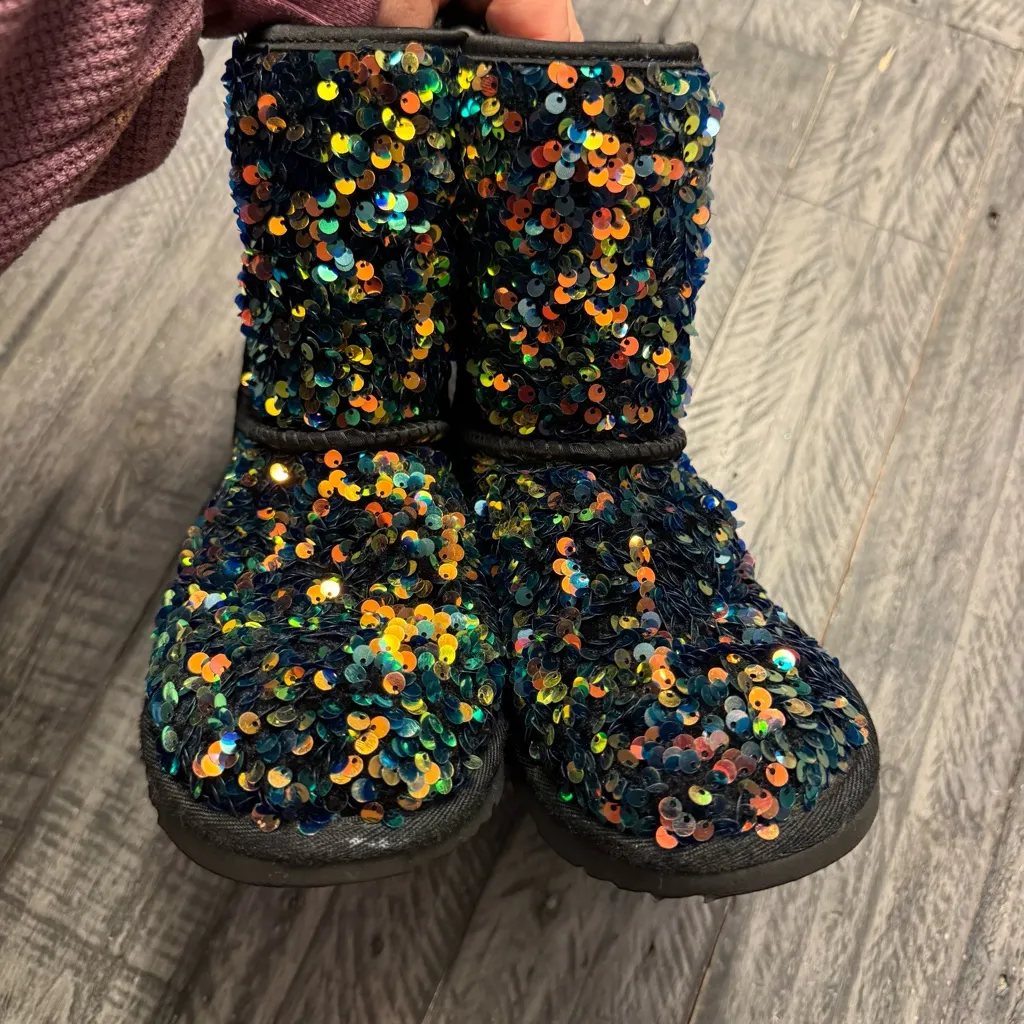 Ugg Women's Classic Mini Stellar Sequin Black Boots, Women’s 3/ Kid’s 1-2/ 35 EU - Image 6